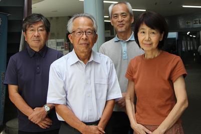 つどいの会の副代表3名と山口さんの集合写真