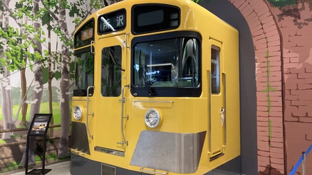 エミテラス1階館内に設置されている電車の写真