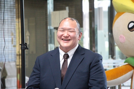 笑顔の北勝富士関の写真